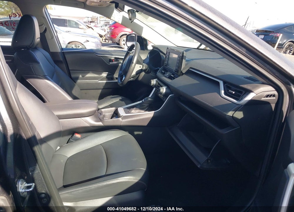 2021 TOYOTA RAV4 XLE PREMIUM VIN: 2T3C1RFV8MC137725