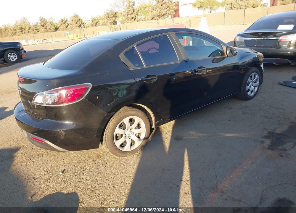 2011 MAZDA MAZDA3 VIN: JM1BL1UF8B1461190