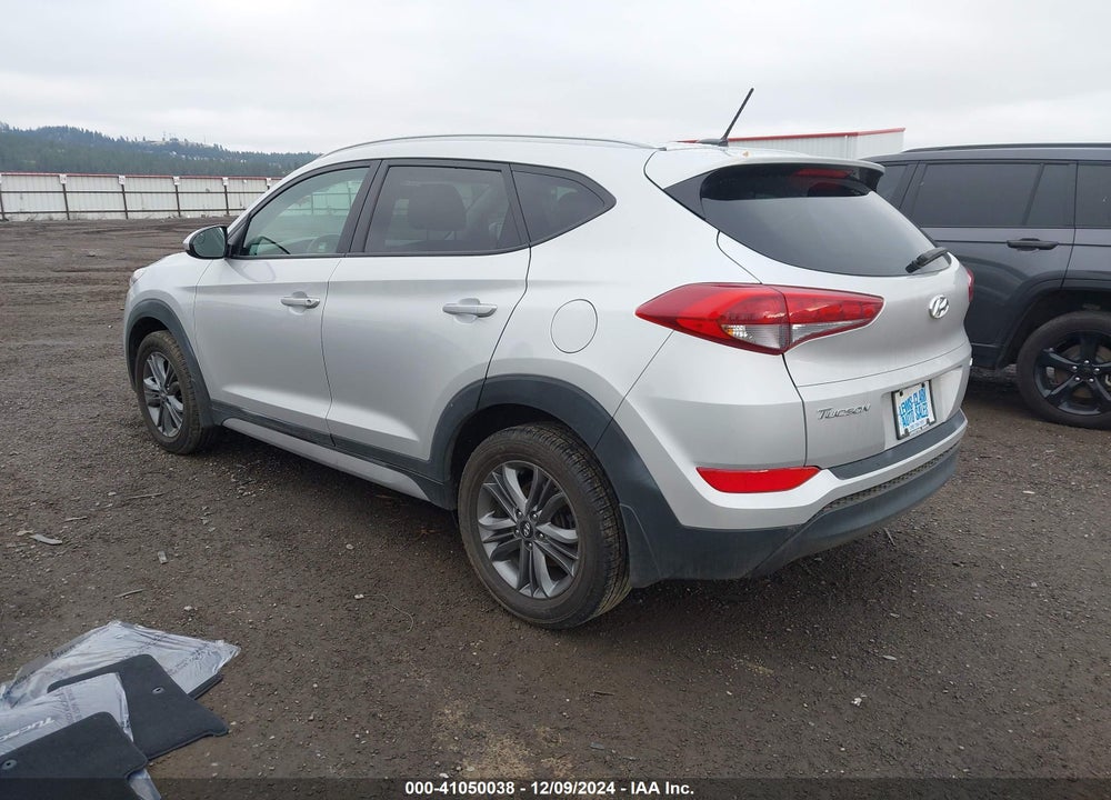 2017 HYUNDAI TUCSON SE VIN: KM8J3CA4XHU556394