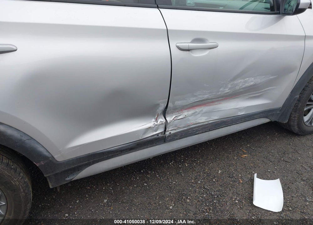 2017 HYUNDAI TUCSON SE VIN: KM8J3CA4XHU556394