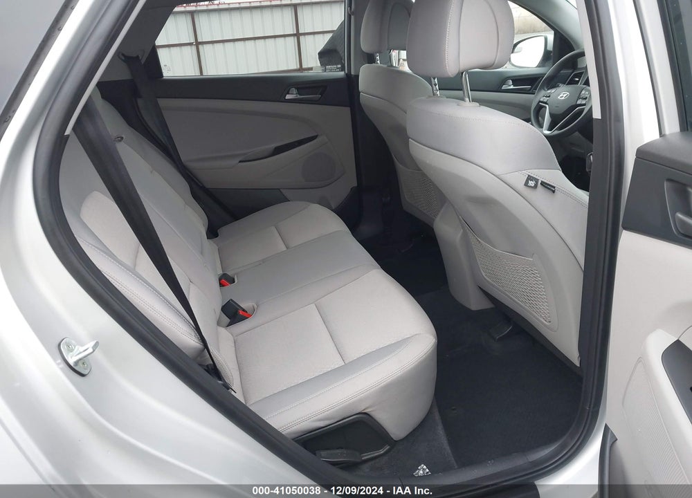 2017 HYUNDAI TUCSON SE VIN: KM8J3CA4XHU556394