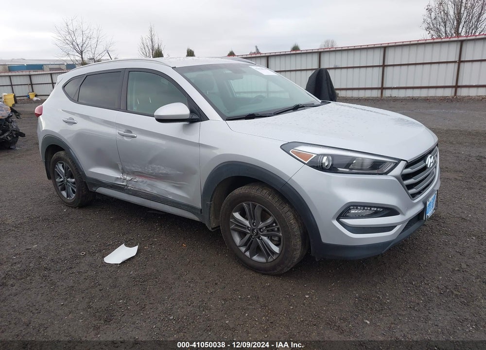 2017 HYUNDAI TUCSON SE VIN: KM8J3CA4XHU556394