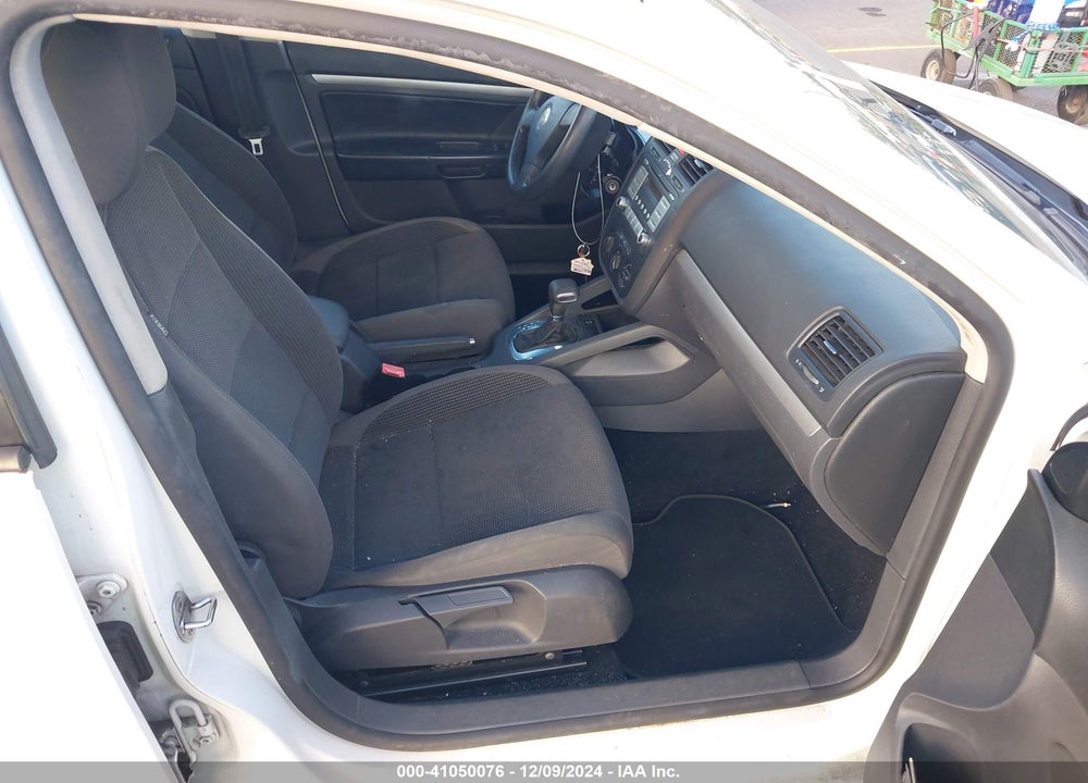 2009 VOLKSWAGEN JETTA VIN: 3VWKM71K29M275687