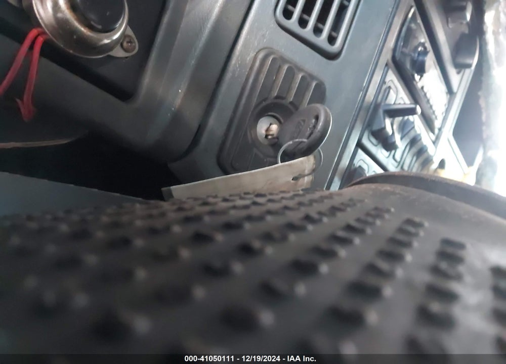 2005 INTERNATIONAL 4300 4300 VIN: 1HTMMAAM25H681271