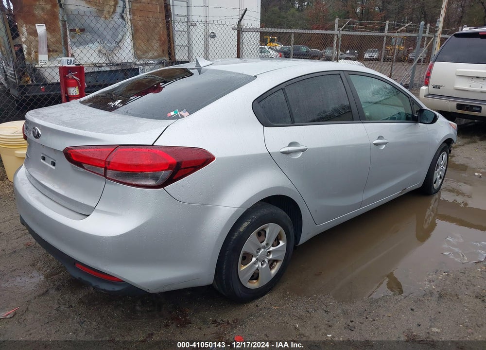 2017 KIA FORTE VIN: 3KPFK4A75HE044327