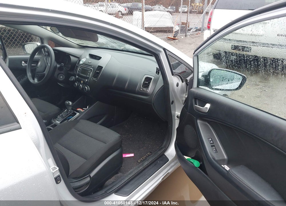 2017 KIA FORTE VIN: 3KPFK4A75HE044327