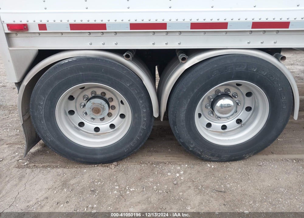 2010 WILSON TRAILER CO GRAIN TRAILER VIN: 4WWMAF1A2A5700100