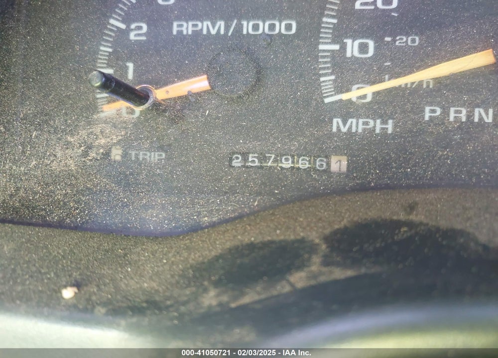 1996 CHEVROLET SUBURBAN C1500 VIN: 1GNEC16R5TJ425969