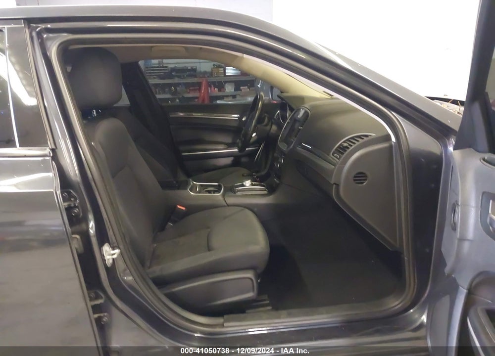 2019 CHRYSLER 300 TOURING VIN: 2C3CCAAG2KH555976