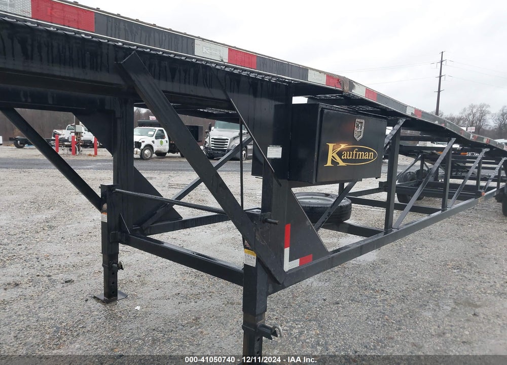 2023 KAUFMAN TRAILERS CAR CARRIER GOOSENECK TRAILER VIN: 7UZFW5038PL004347