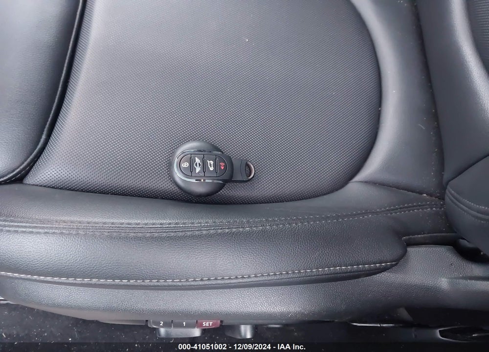 2018 MINI COUNTRYMAN COOPER S VIN: WMZYT5C34J3E61170