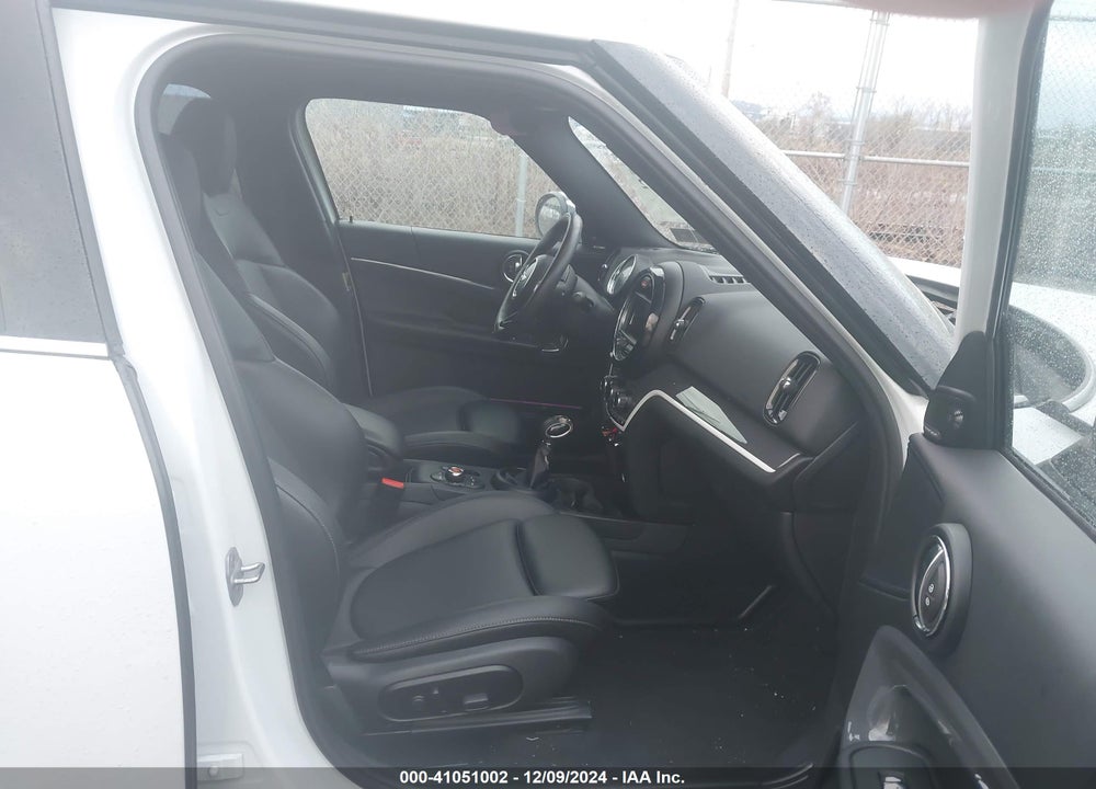 2018 MINI COUNTRYMAN COOPER S VIN: WMZYT5C34J3E61170
