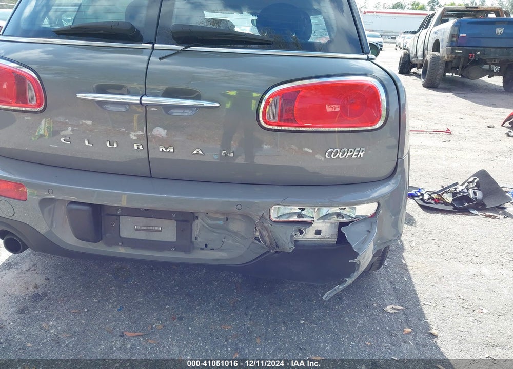 2018 MINI CLUBMAN COOPER VIN: WMWLN5C56J2E34125