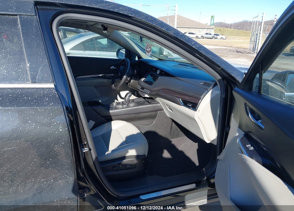 2019 CADILLAC XT4 LUXURY VIN: 1GYFZBR46KF107680