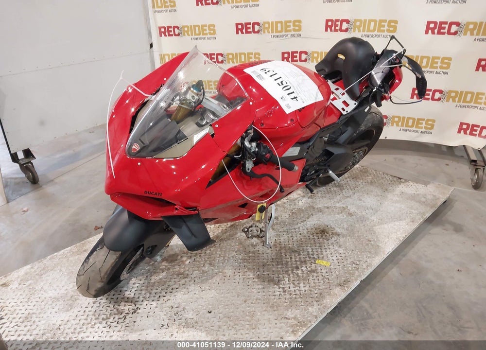 2022 DUCATI PANIGALE V4S VIN: ZDMDAGWW3NB002165