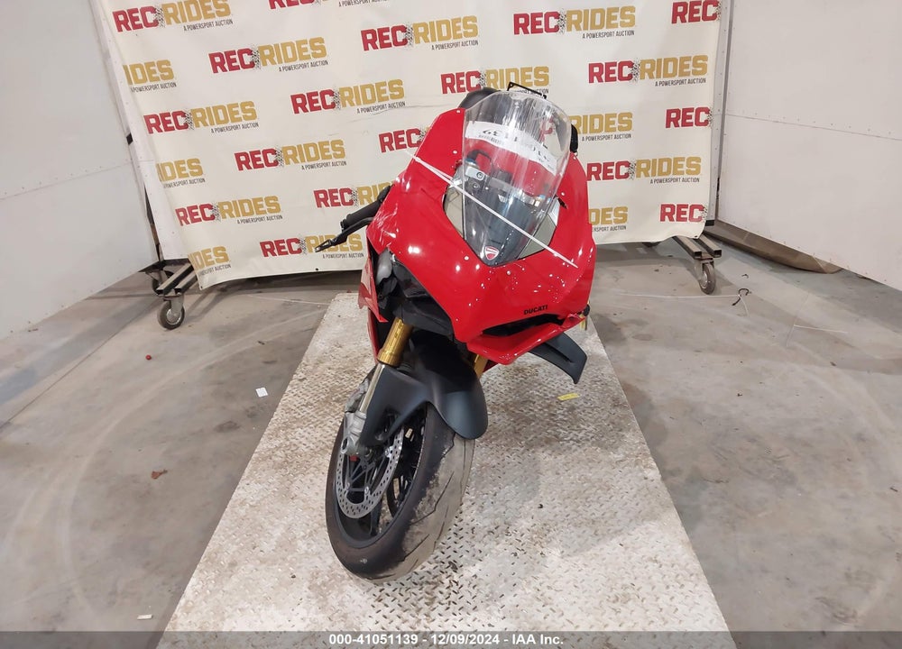 2022 DUCATI PANIGALE V4S VIN: ZDMDAGWW3NB002165