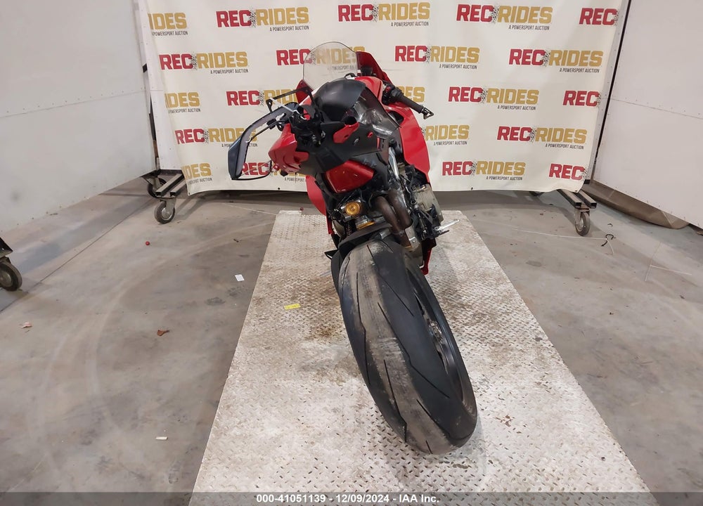 2022 DUCATI PANIGALE V4S VIN: ZDMDAGWW3NB002165