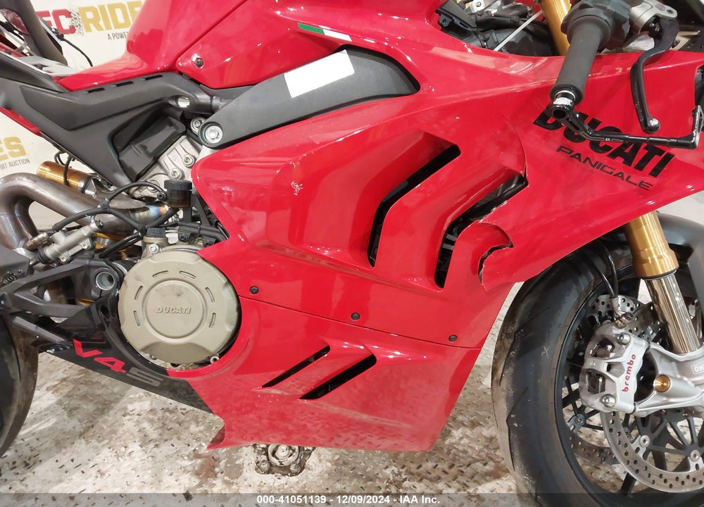 2022 DUCATI PANIGALE V4S VIN: ZDMDAGWW3NB002165