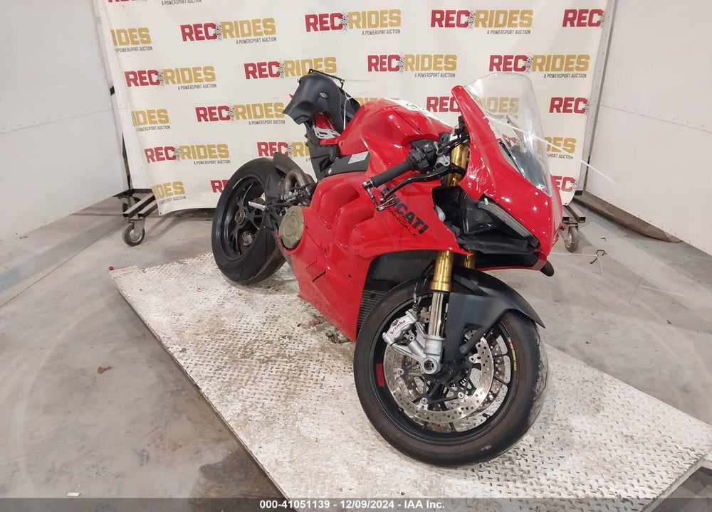 2022 DUCATI PANIGALE V4S VIN: ZDMDAGWW3NB002165