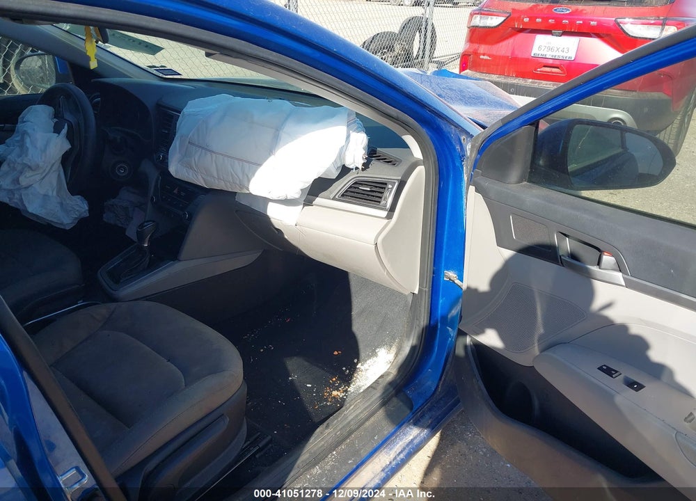 2018 HYUNDAI ELANTRA VIN: 5NPD74LFXJH313775