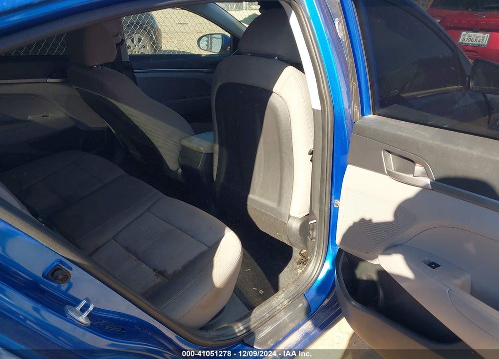 2018 HYUNDAI ELANTRA VIN: 5NPD74LFXJH313775