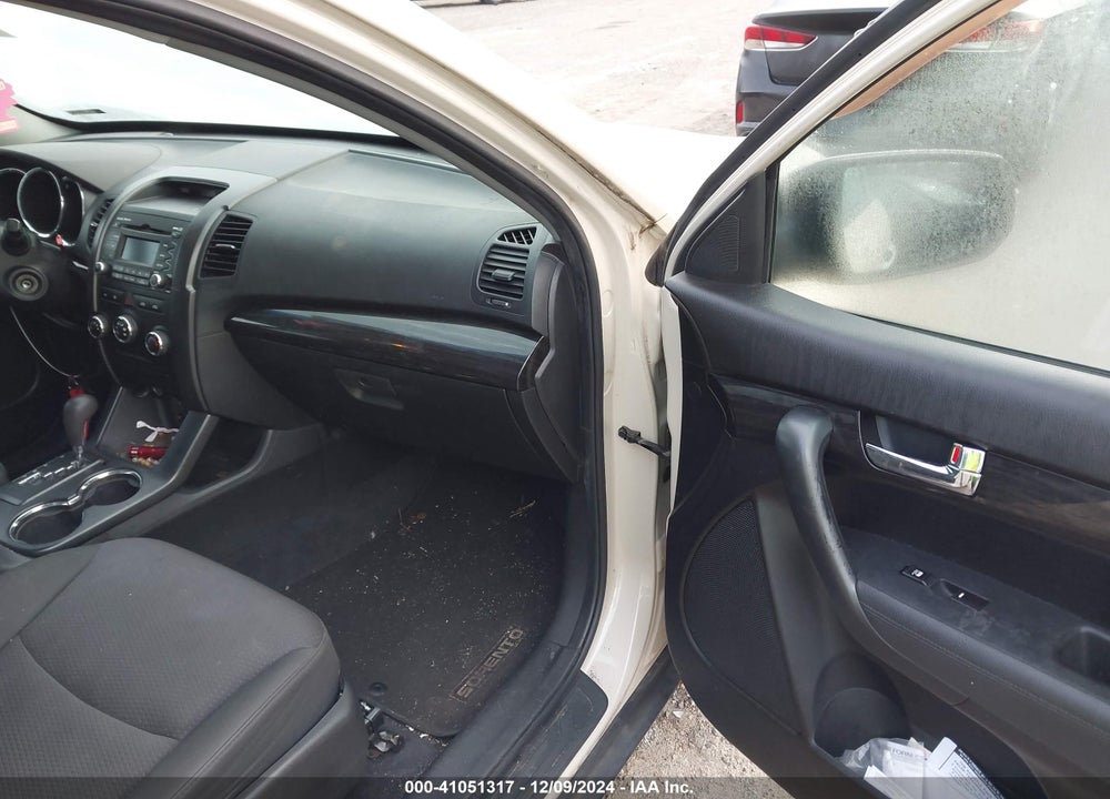 2011 KIA SORENTO LX VIN: 5XYKT3A17BG098675