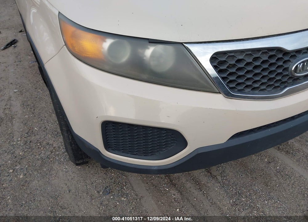 2011 KIA SORENTO LX VIN: 5XYKT3A17BG098675