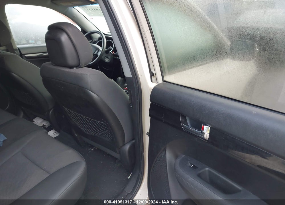 2011 KIA SORENTO LX VIN: 5XYKT3A17BG098675