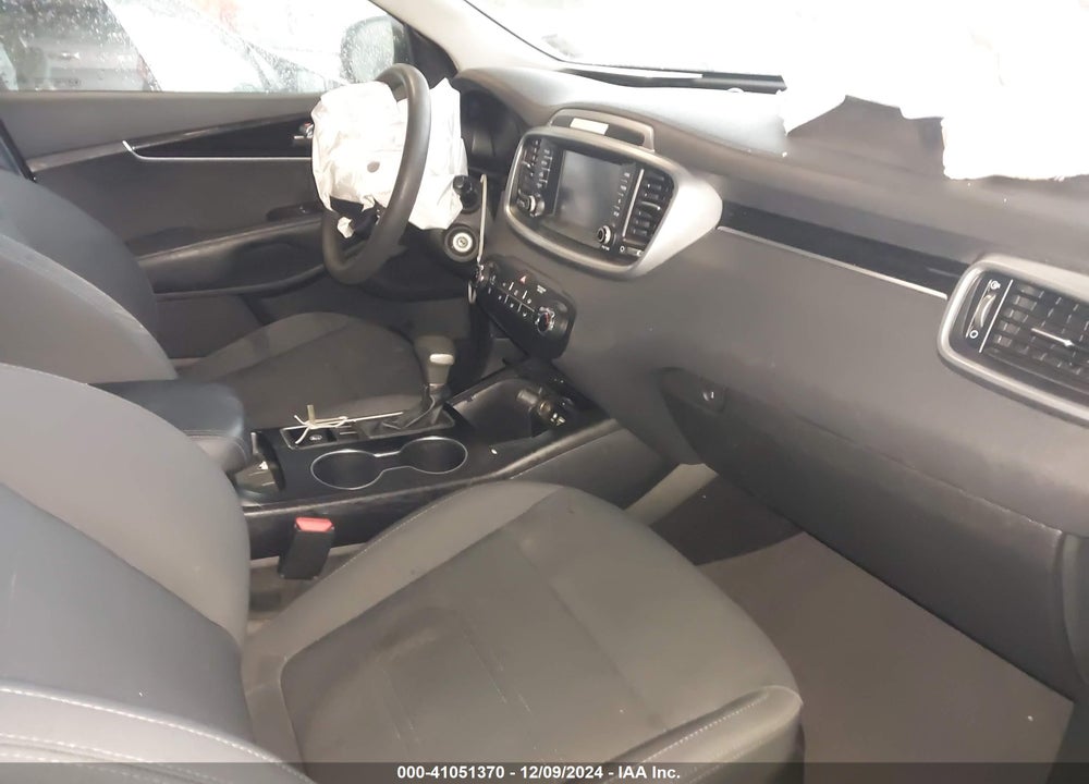 2019 KIA SORENTO 2.4L LX VIN: 5XYPG4A38KG523757
