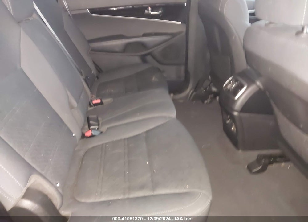 2019 KIA SORENTO 2.4L LX VIN: 5XYPG4A38KG523757