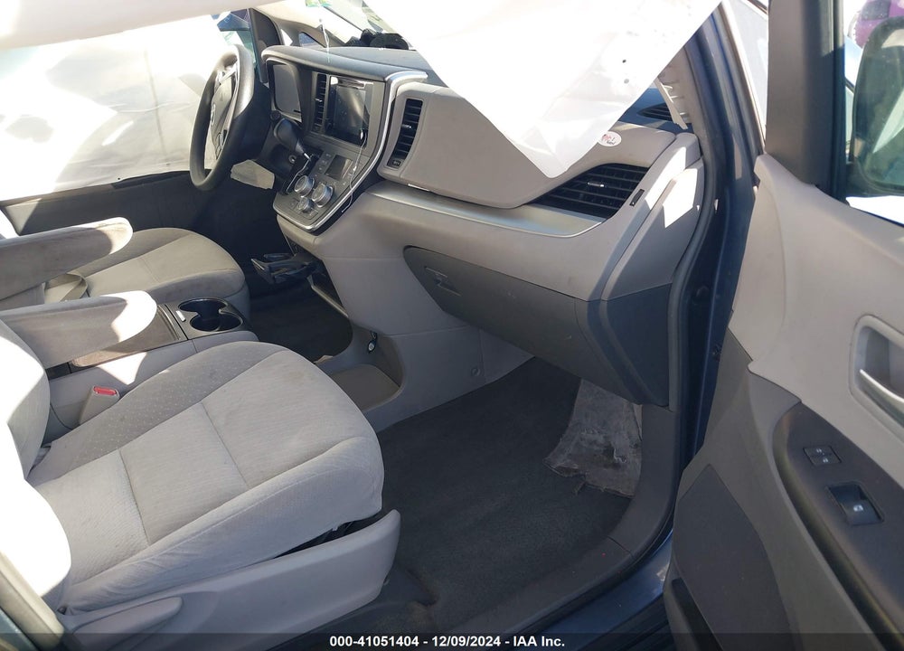 2017 TOYOTA SIENNA VIN: 5TDKZ3DC9HS825063