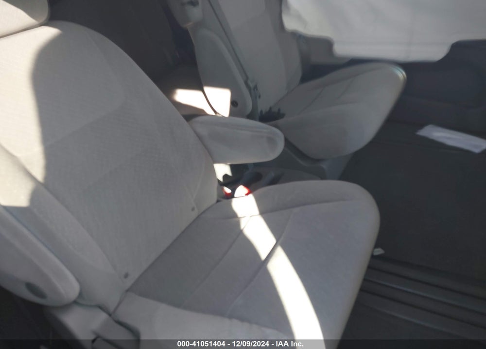 2017 TOYOTA SIENNA VIN: 5TDKZ3DC9HS825063