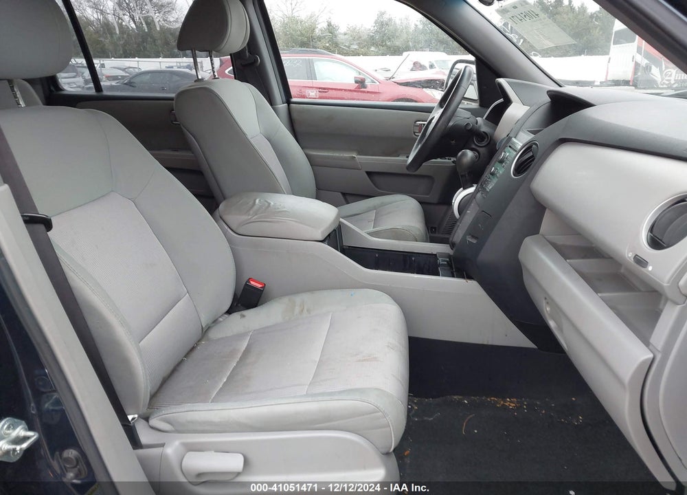 2011 HONDA PILOT EX VIN: 5FNYF4H47BB008455
