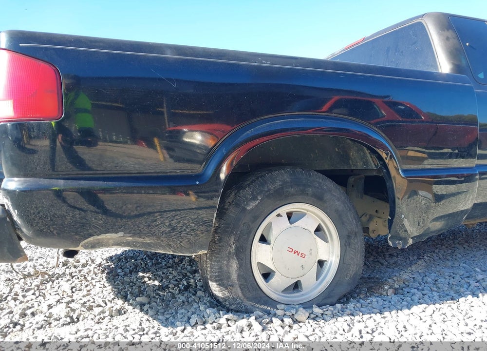 2003 GMC SONOMA SLS VIN: 1GTCS19H138182562
