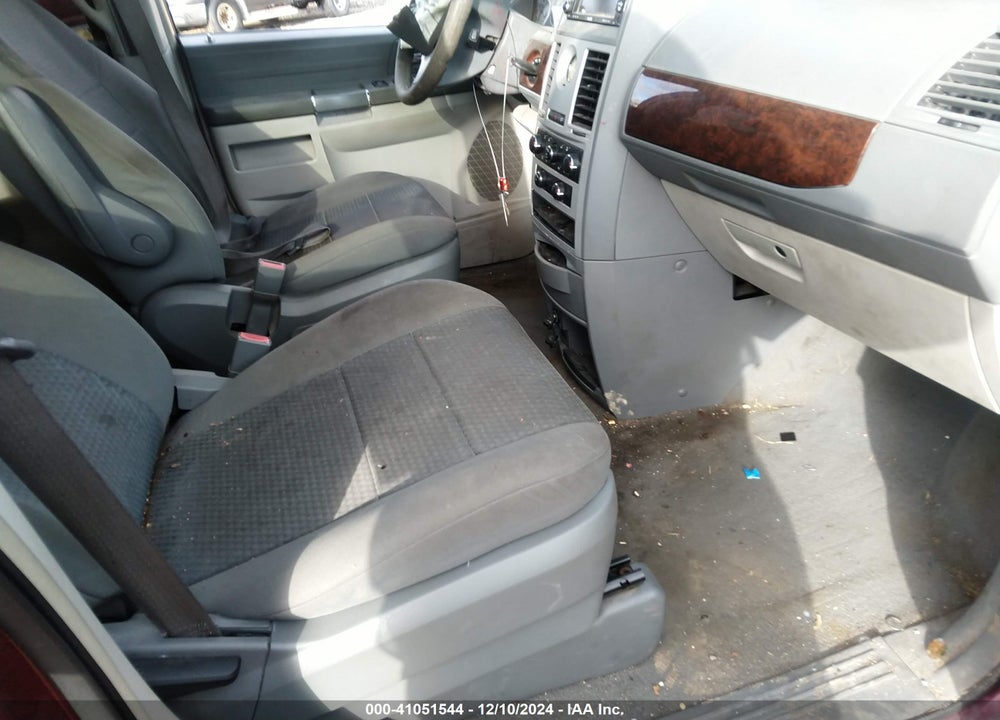 2010 CHRYSLER TOWN & COUNTRY NEW LX VIN: 2A4RR2D18AR375258