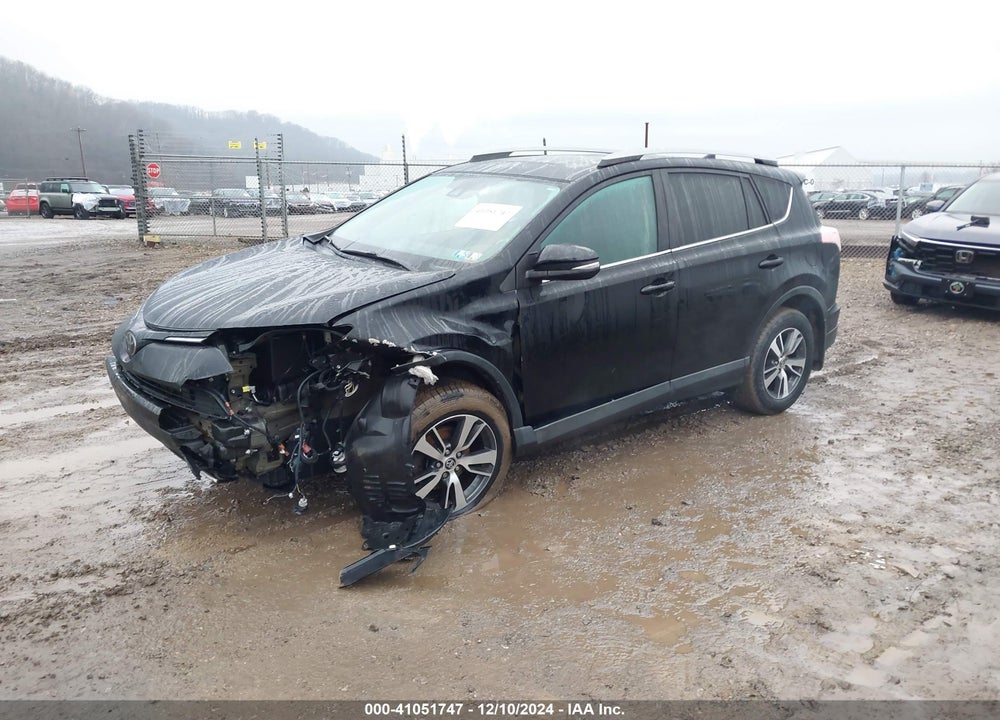 2018 TOYOTA RAV4 ADVENTURE/XLE VIN: 2T3RFREV7JW711853