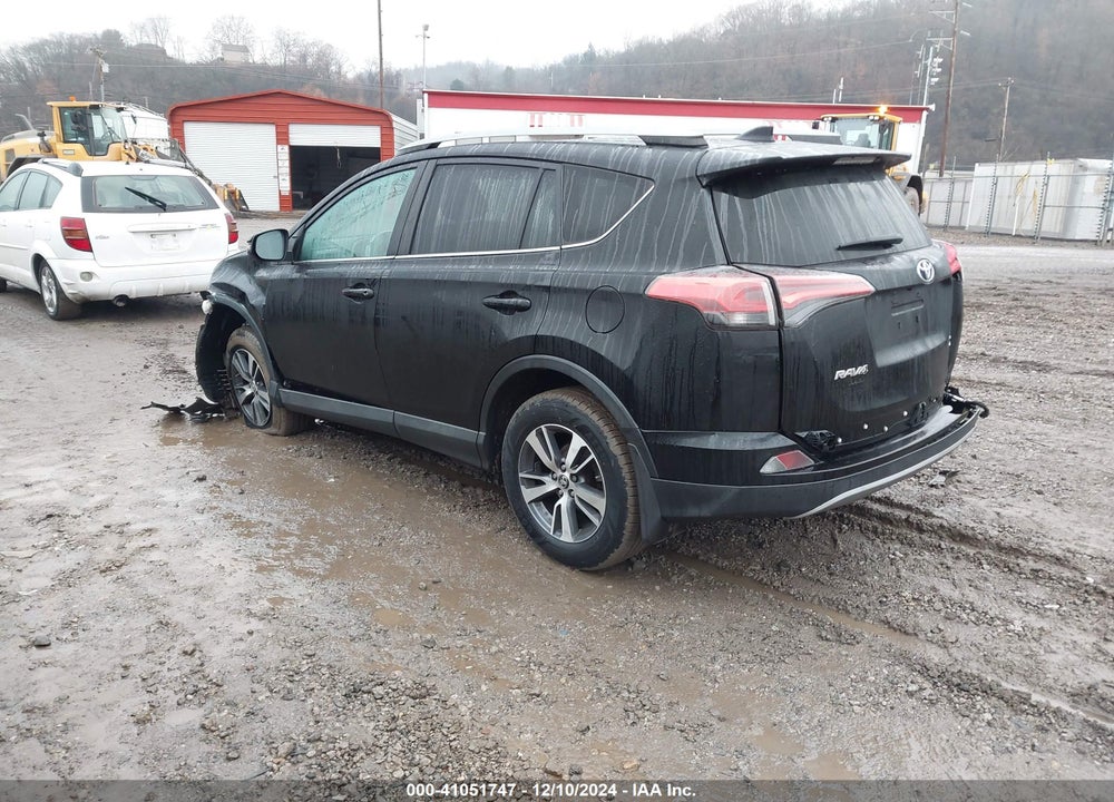 2018 TOYOTA RAV4 ADVENTURE/XLE VIN: 2T3RFREV7JW711853