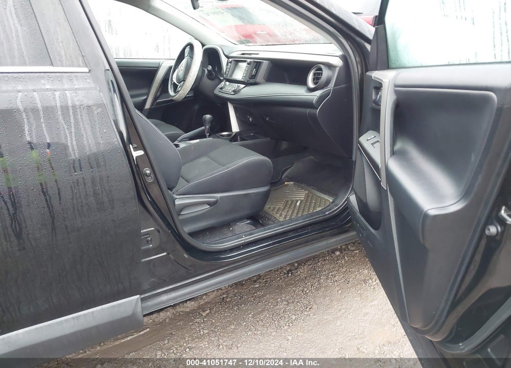 2018 TOYOTA RAV4 ADVENTURE/XLE VIN: 2T3RFREV7JW711853