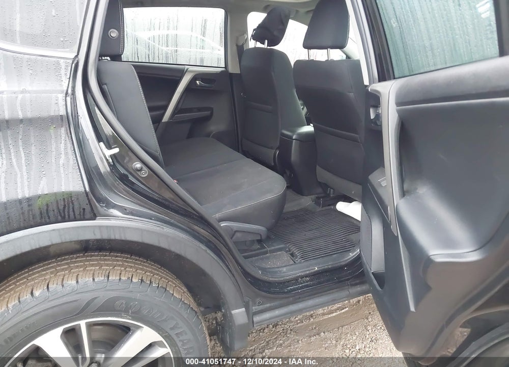 2018 TOYOTA RAV4 ADVENTURE/XLE VIN: 2T3RFREV7JW711853