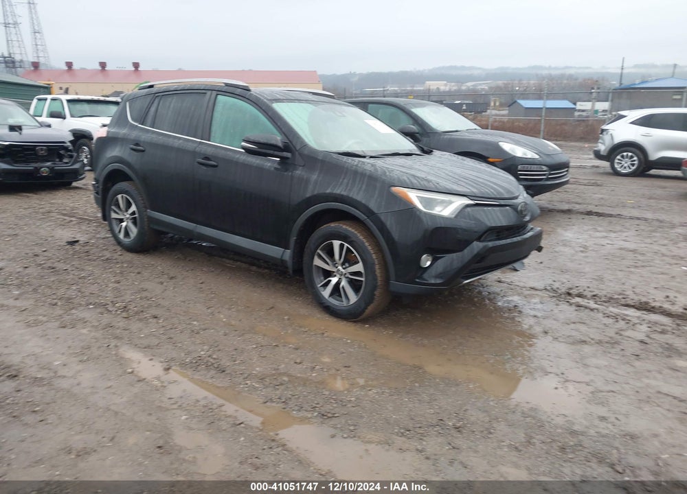 2018 TOYOTA RAV4 ADVENTURE/XLE VIN: 2T3RFREV7JW711853