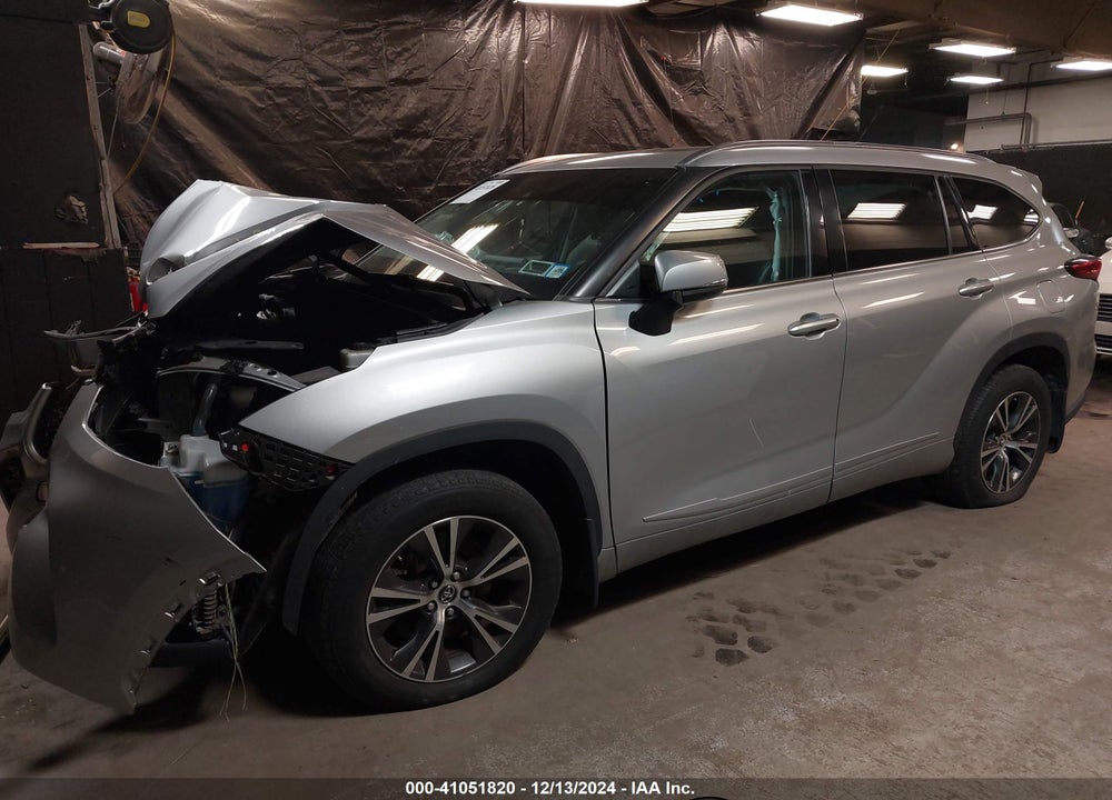 2021 TOYOTA HIGHLANDER XLE VIN: 5TDGZRBH7MS557986