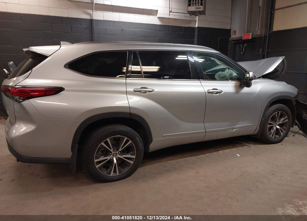 2021 TOYOTA HIGHLANDER XLE VIN: 5TDGZRBH7MS557986