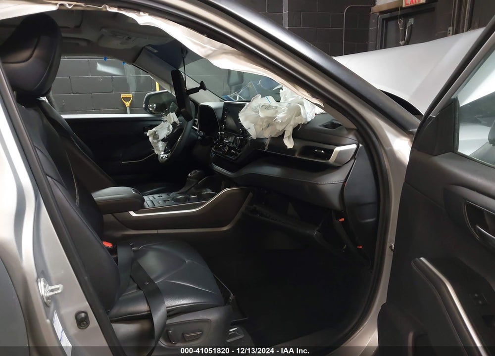 2021 TOYOTA HIGHLANDER XLE VIN: 5TDGZRBH7MS557986