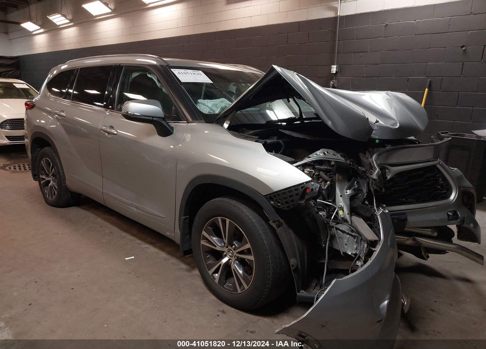 2021 TOYOTA HIGHLANDER XLE VIN: 5TDGZRBH7MS557986