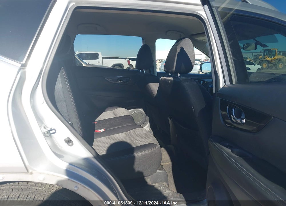 2018 NISSAN ROGUE SV VIN: JN8AT2MT4JW469753
