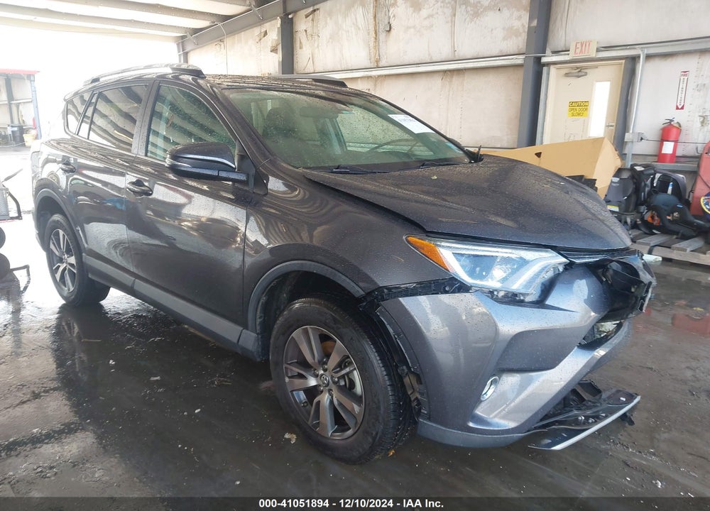 2018 TOYOTA RAV4 ADVENTURE/XLE VIN: 2T3WFREV0JW418606