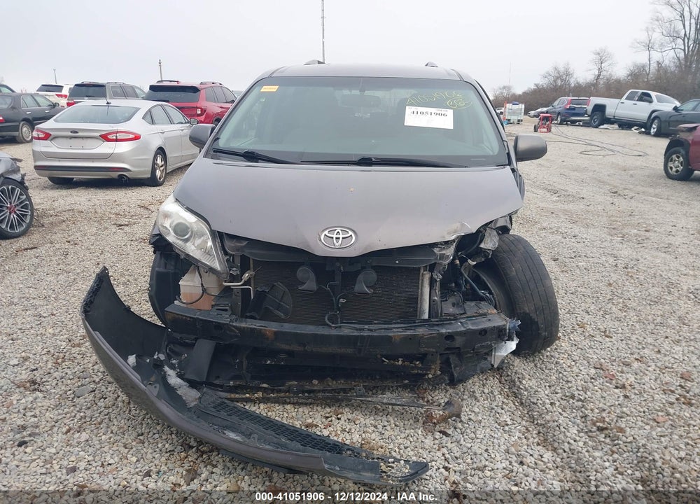 2017 TOYOTA SIENNA LE 8 PASSENGER VIN: 5TDKZ3DC6HS844685