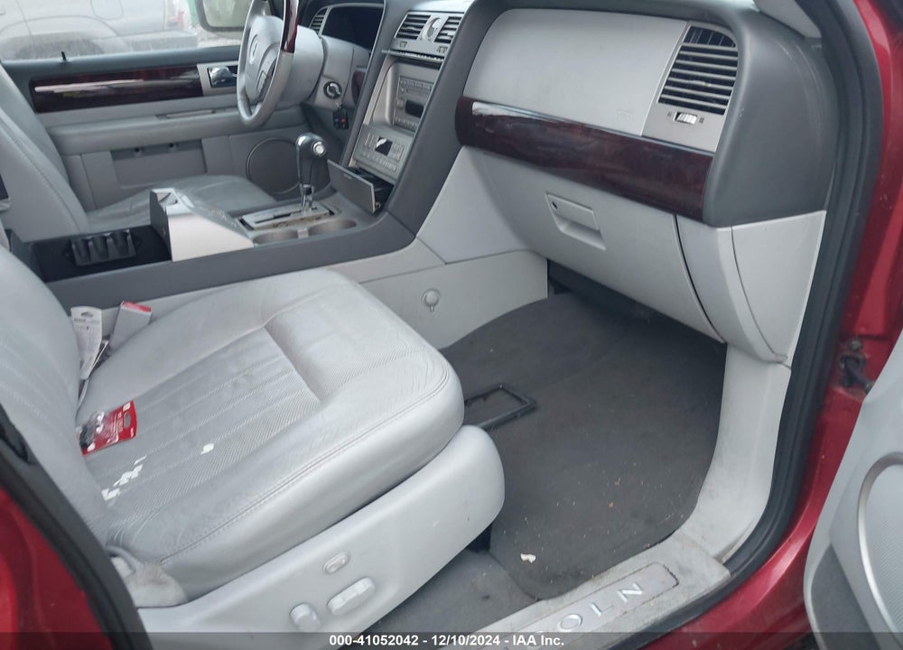 2005 LINCOLN NAVIGATOR VIN: 5LMFU28555LJ06212