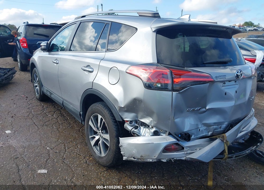 2016 TOYOTA RAV4 XLE VIN: 2T3WFREV2GW292242