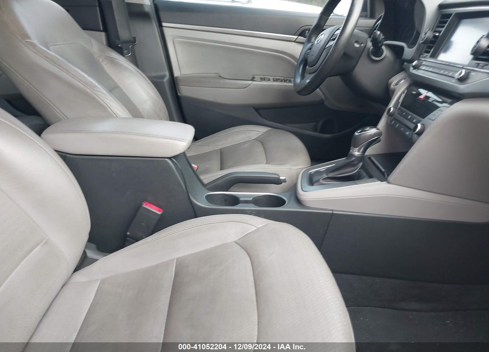 2017 HYUNDAI ELANTRA LIMITED VIN: 5NPD84LF4HH066034